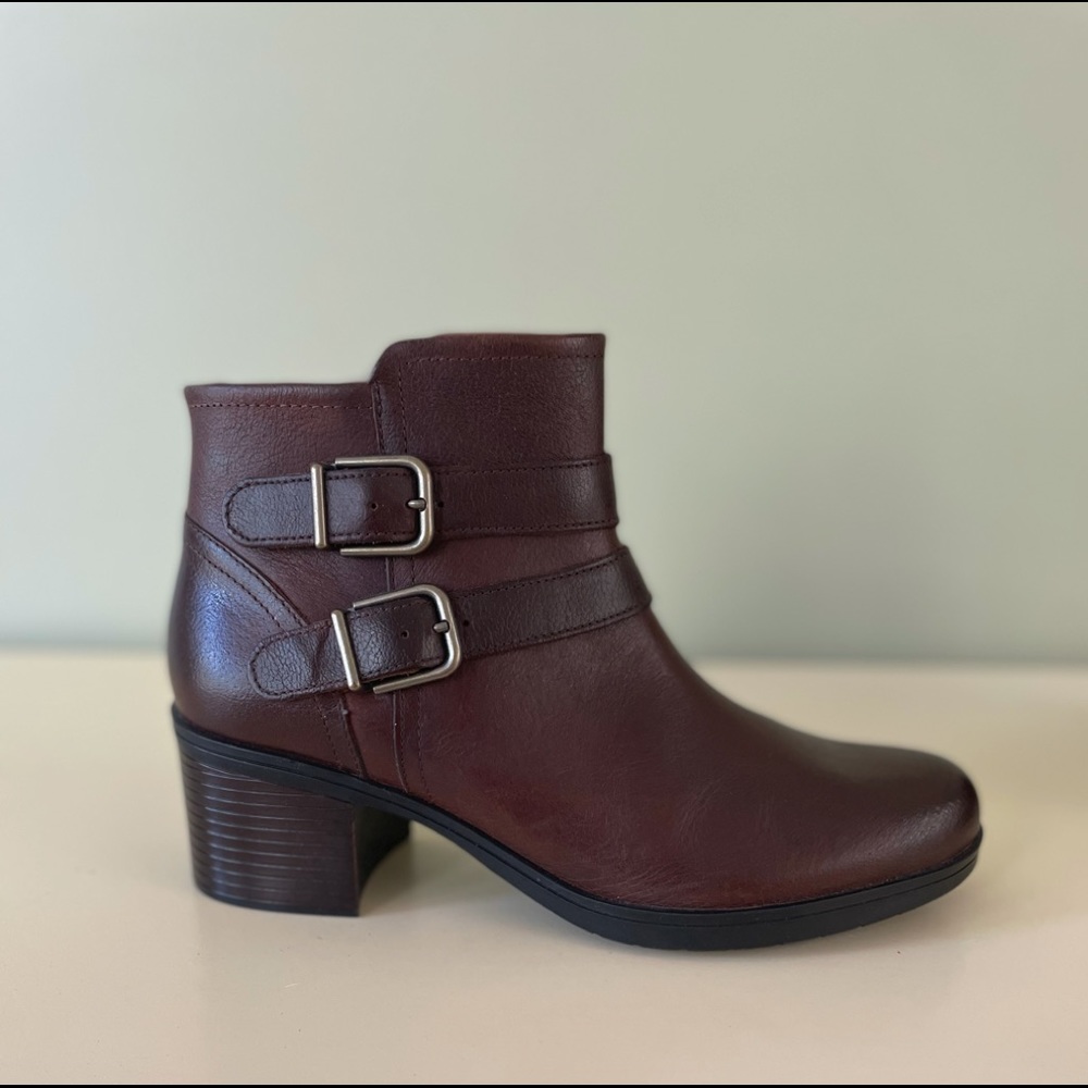 Clark boots new without box size 10